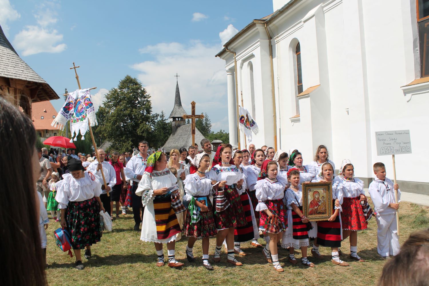 In prosesie la Manastirea Moisei, Maramures
