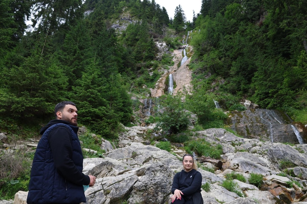 Flăcăii priveau lung la stânci, cădeau pe gânduri și&nbsp;oftau