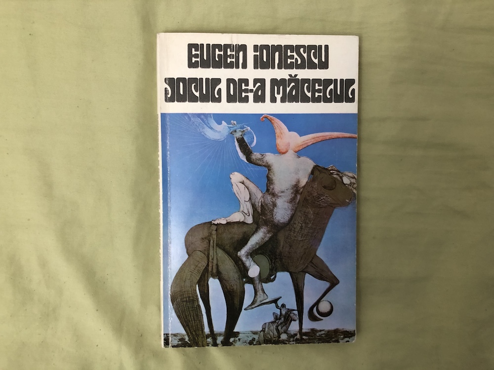 Dacă nu sunt destui figuranți, pot fi înlocuiți cu marionete